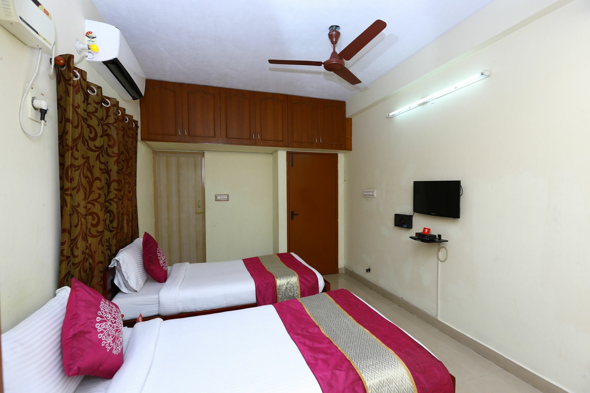 Oyo 3322 Daffodills Medavakkam Hotel Chennai