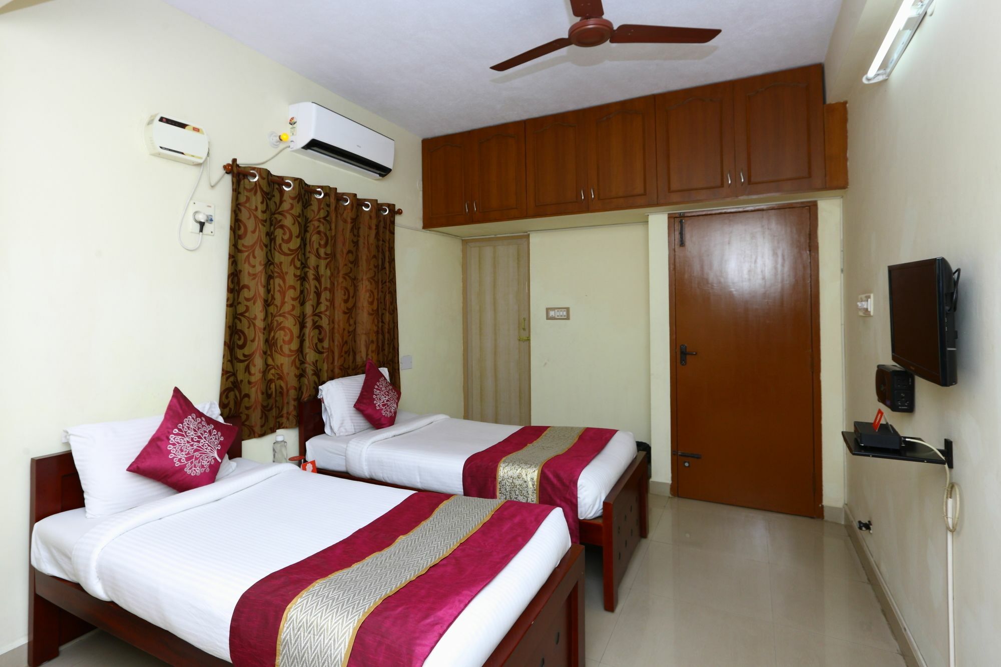 Hotel Oyo 3322 Daffodills Medavakkam Chennai