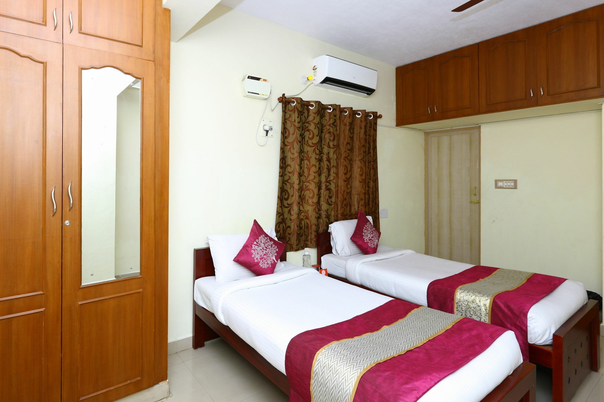 Oyo 3322 Daffodills Medavakkam Hotel 3*
