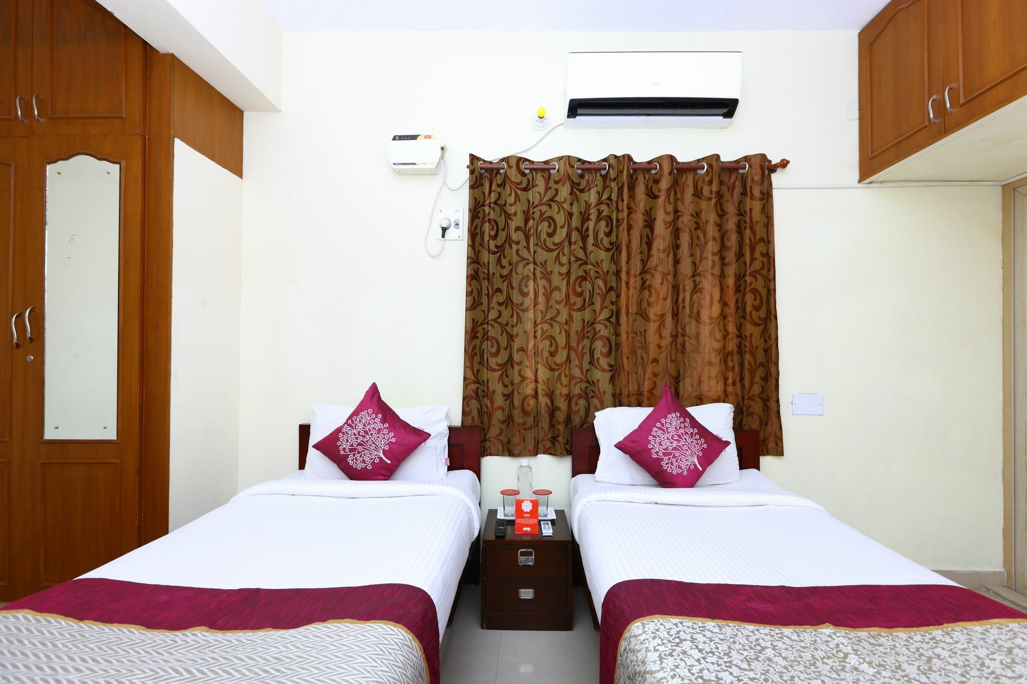 Oyo 3322 Daffodills Medavakkam Hotel
